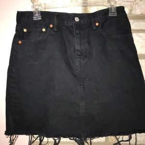 Levi’s black mini skirt